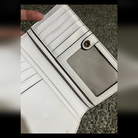 Kate Spade Leather Rose Dana Bifold Wallet. - Picture 3 of 6